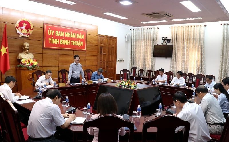 Chủ tịch UBND tỉnh Bình Thuận Đoàn Anh Dũng chủ trì buổi họp báo cáo tiến độ xác định giá đất đối với các dự án đầu tư trên địa bàn tỉnh. Ảnh: Binh Thuan GOV
